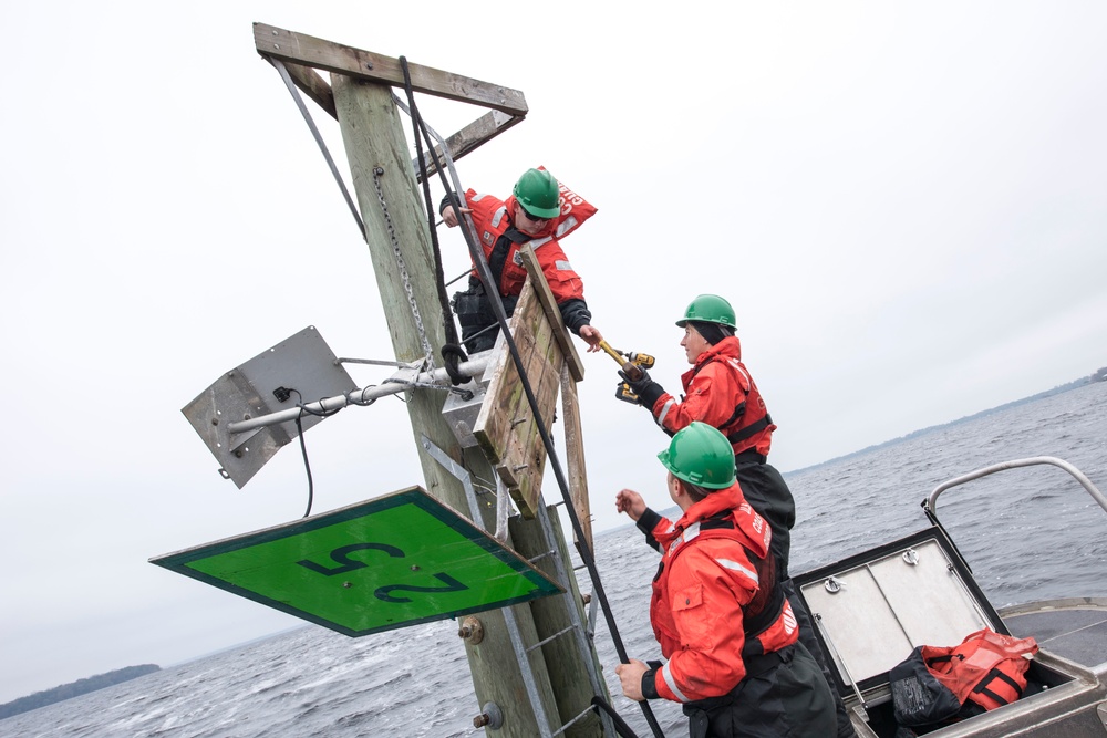 Coast Guard repairs navigational aids on St. Johns River