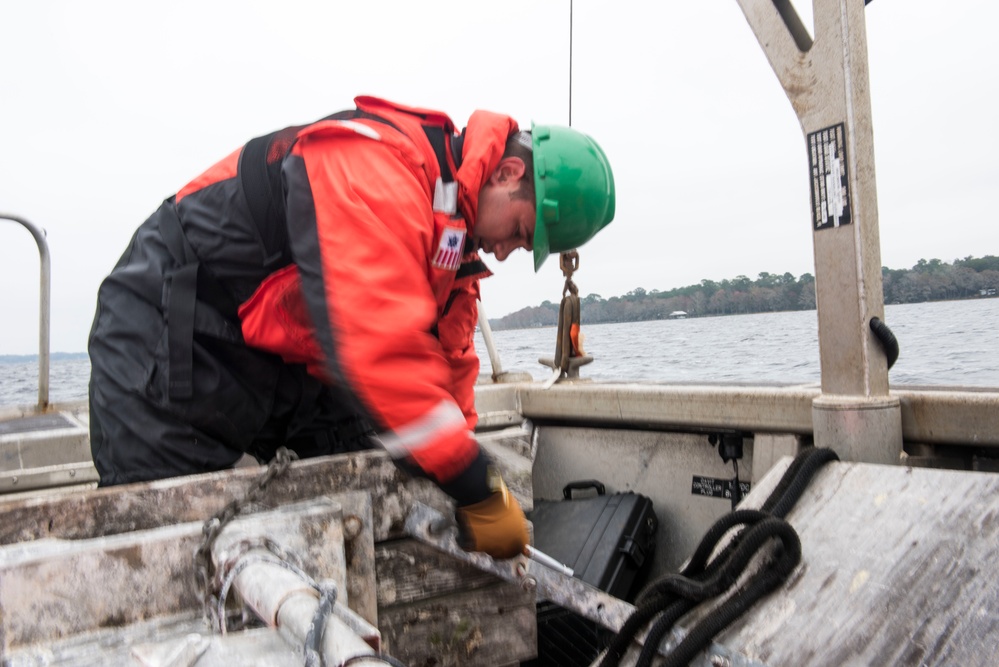 Coast Guard repairs navigational aids on St. Johns River