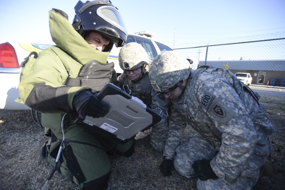 430th EOD trains with first responders in Washington, North Carolina