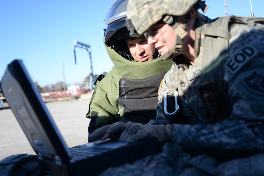 430th EOD trains with first responders in Washington, North Carolina