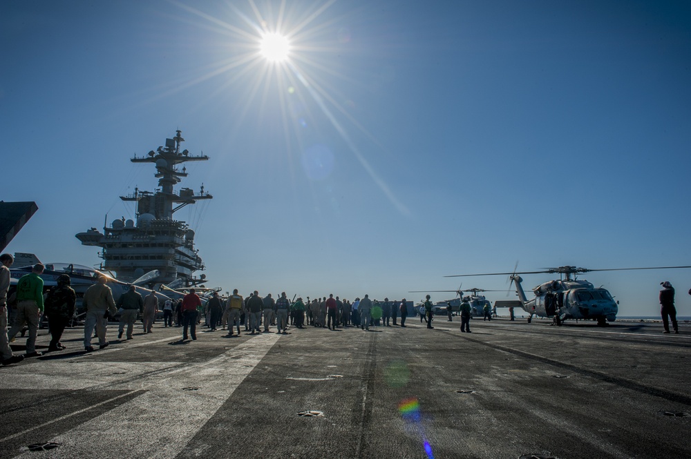 USS Carl Vinson supports Operation Inherent Resolve