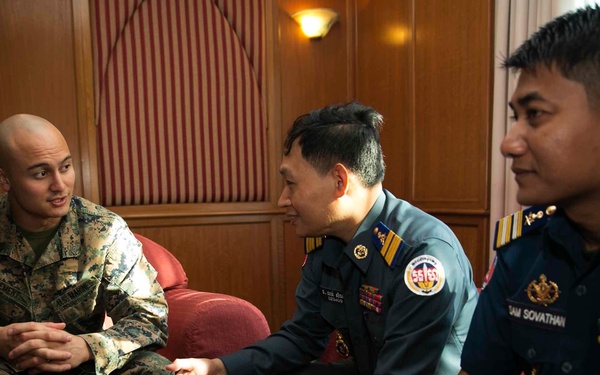 Royal Cambodian Gendarmerie work with US Marines