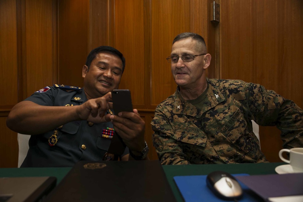Royal Cambodian Gendarmerie work with US Marines