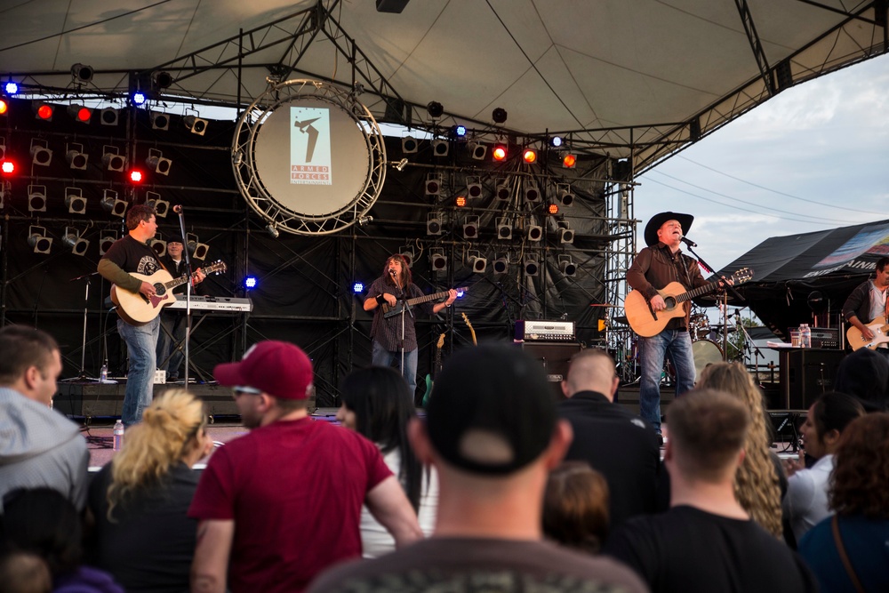 John Michael Montgomery, Colbie Caillat captivate at Courtney