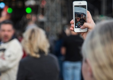 John Michael Montgomery, Colbie Caillat captivate at Courtney