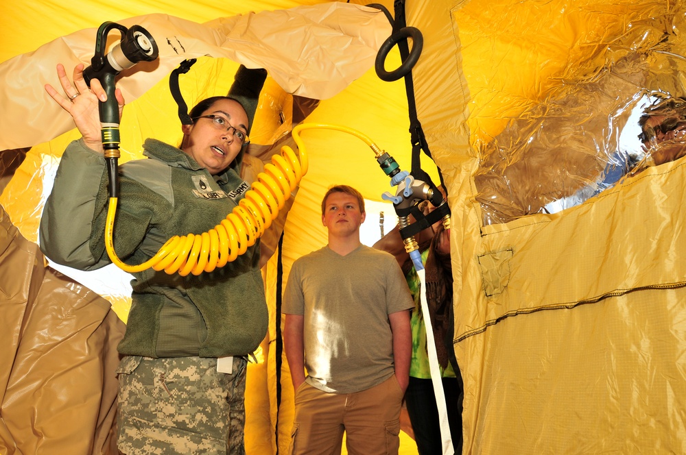 Guardsmen demonstrate new side of chemistry for students