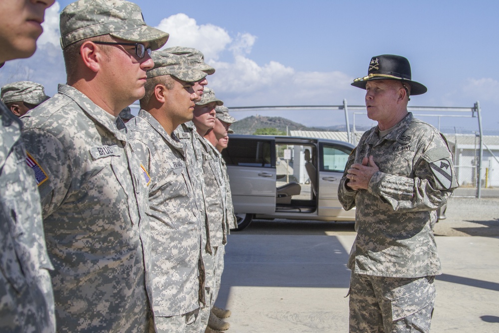 1st Cavalry Division CG visits troops in Guantanamo Bay