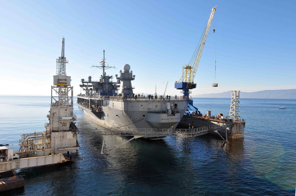 USS Mount Whitney begins the dry dock process