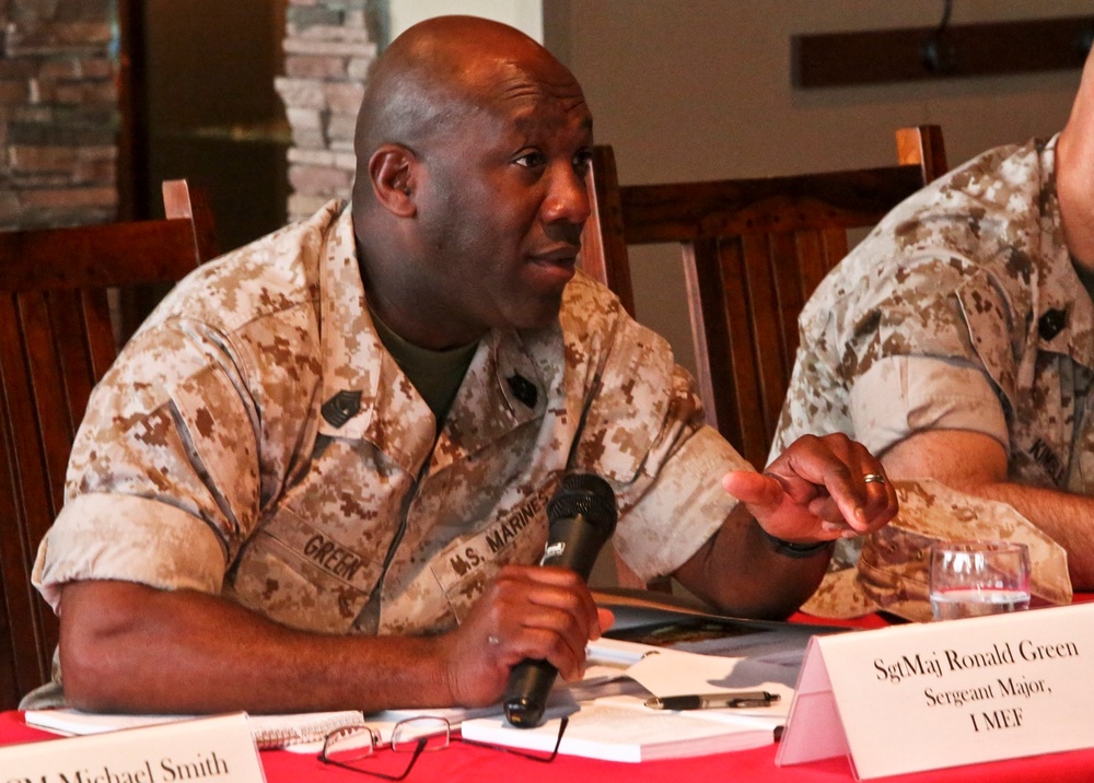 Commission meets with service members