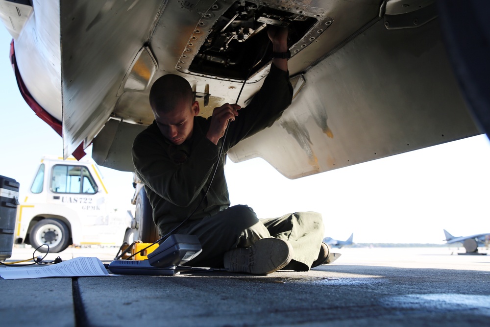 Harrier Maintainers keep VMAT-203 mission focused