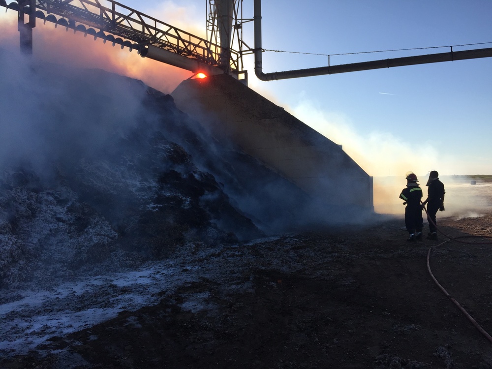 Altus AFB Fire Department partners with local community to extinguish fire
