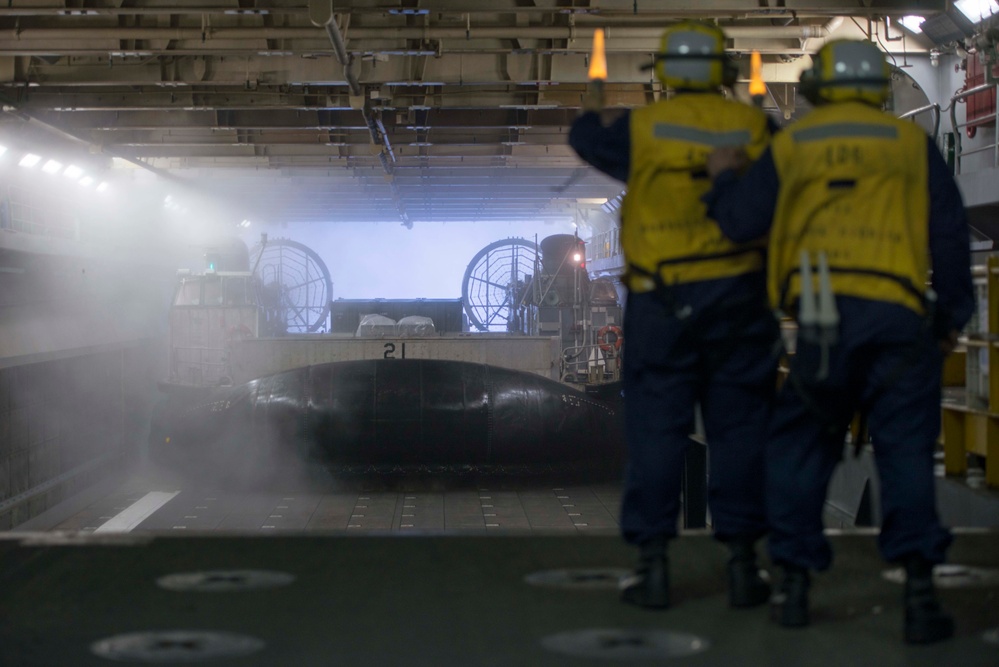 USS Bonhomme Richard: Sailors guide LCAC in Well Deck