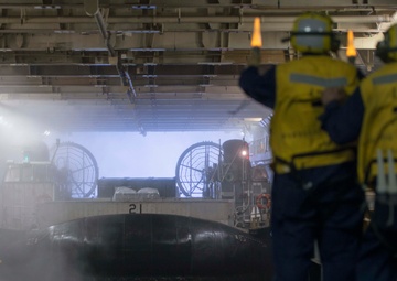 USS Bonhomme Richard: Sailors guide LCAC in Well Deck
