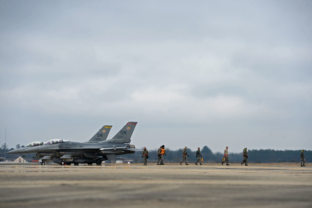 20th MXG surges through extended operations