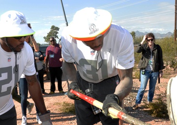 NFL Pro Bowl players, Arizona Guard members build fitness course