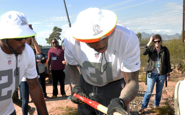 NFL Pro Bowl players, Arizona Guard members build fitness course