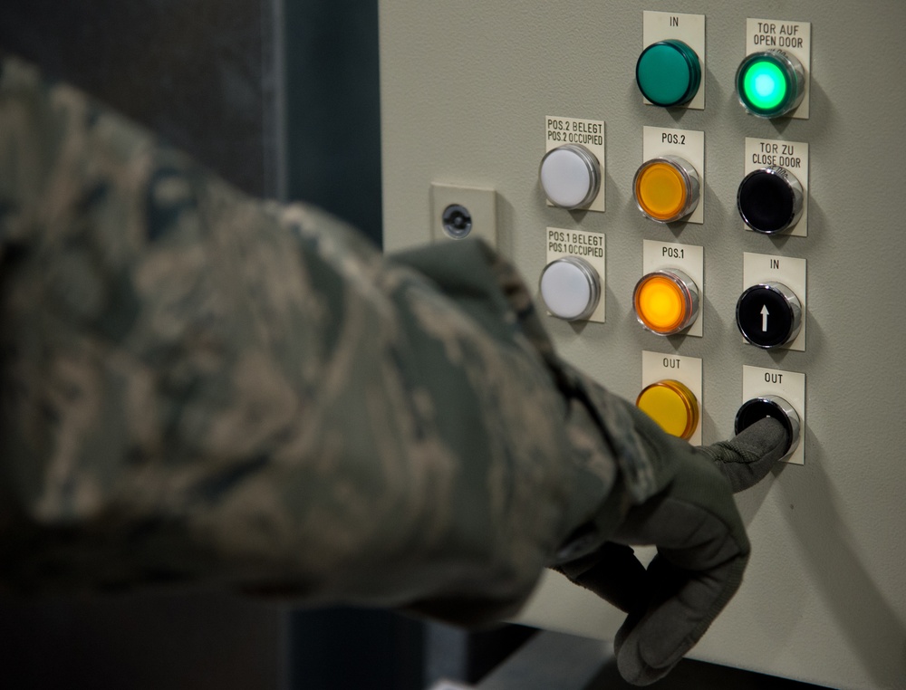 AF porters handle special cargo