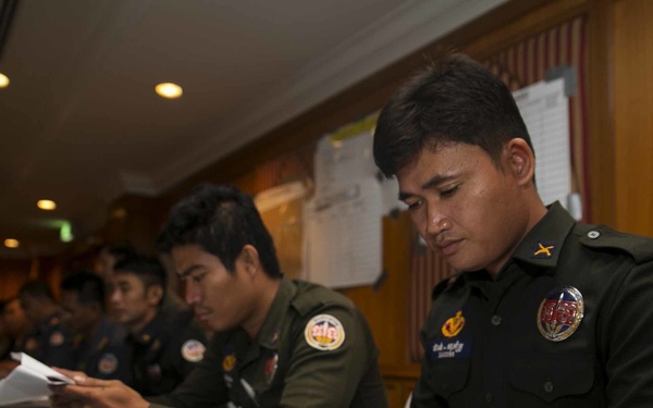 Royal Cambodian Armed Forces, U.S. Marines simulate humanitarian mission