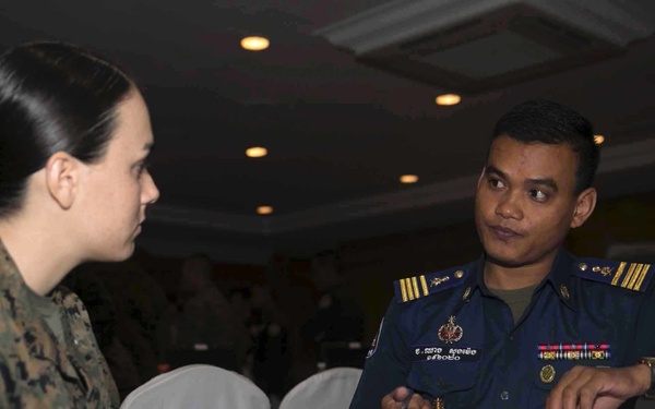 Royal Cambodian Armed Forces, U.S. Marines simulate humanitarian mission