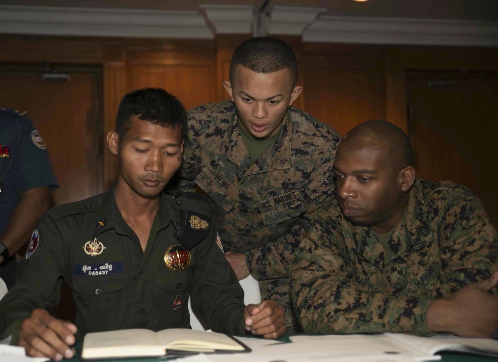 Royal Cambodian Armed Forces, U.S. Marines simulate humanitarian mission