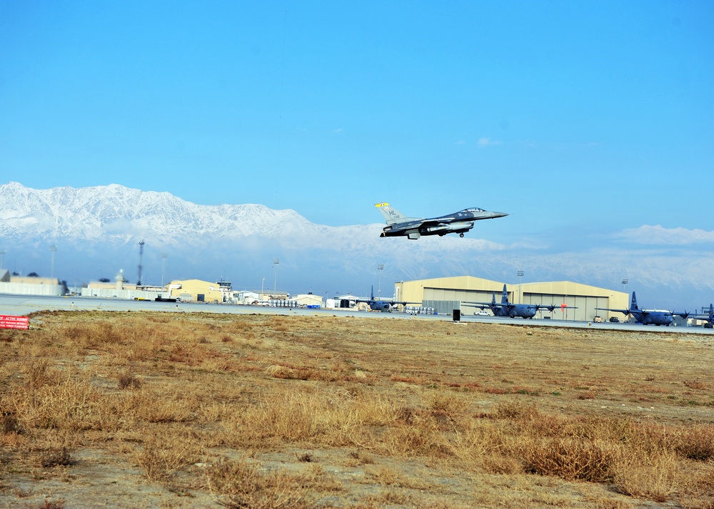 F-16 takes off at Bagram