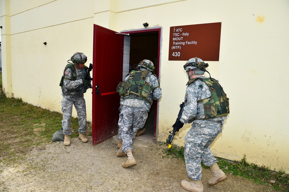 Senegalese Chief of Army Staff Brig. Gen. Cheikm Gueye tours Regional Training Support TSAE Vicenza, Italy, at Caserma Ederle