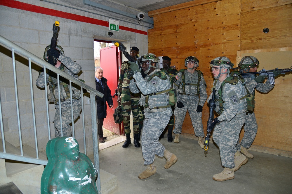 Senegalese Chief of Army Staff Brig. Gen. Cheikm Gueye tours Regional Training Support TSAE Vicenza, Italy, at Caserma Ederle