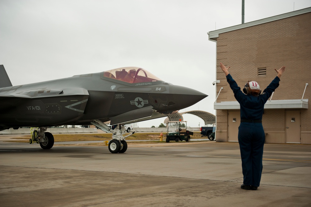 Marines receive first F-35C Lightning II carrier variant