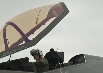 Marines receive first F-35C Lightning II carrier variant