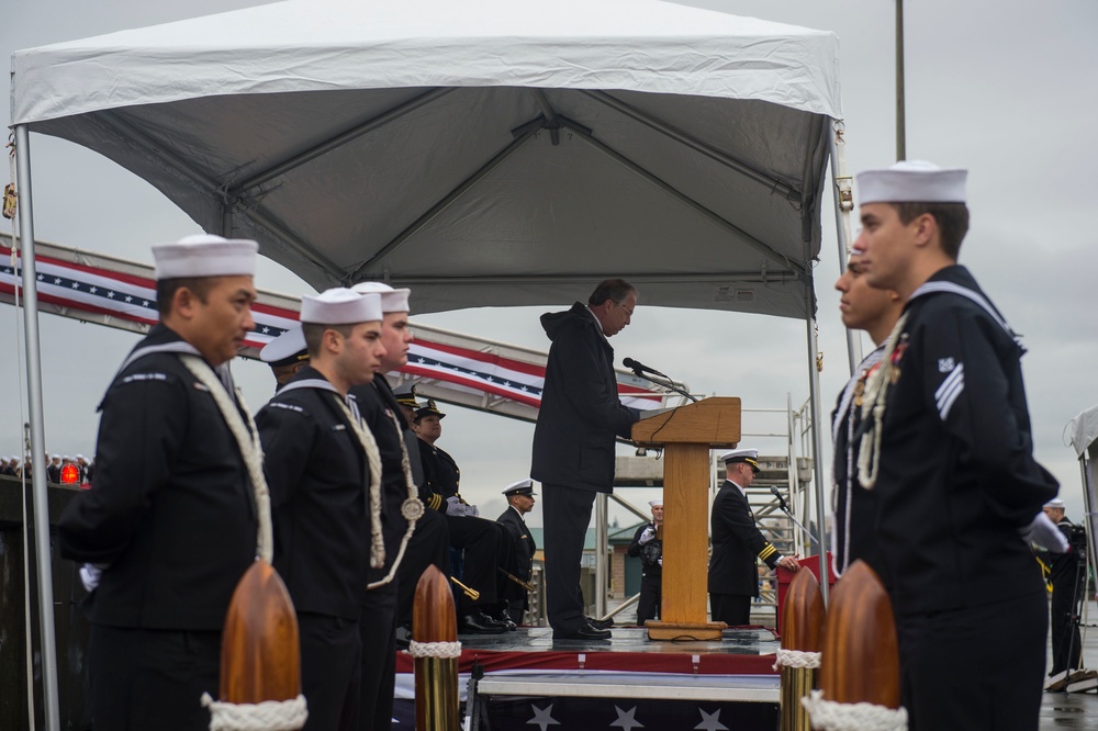 USS Rodney M. Davis decommissions