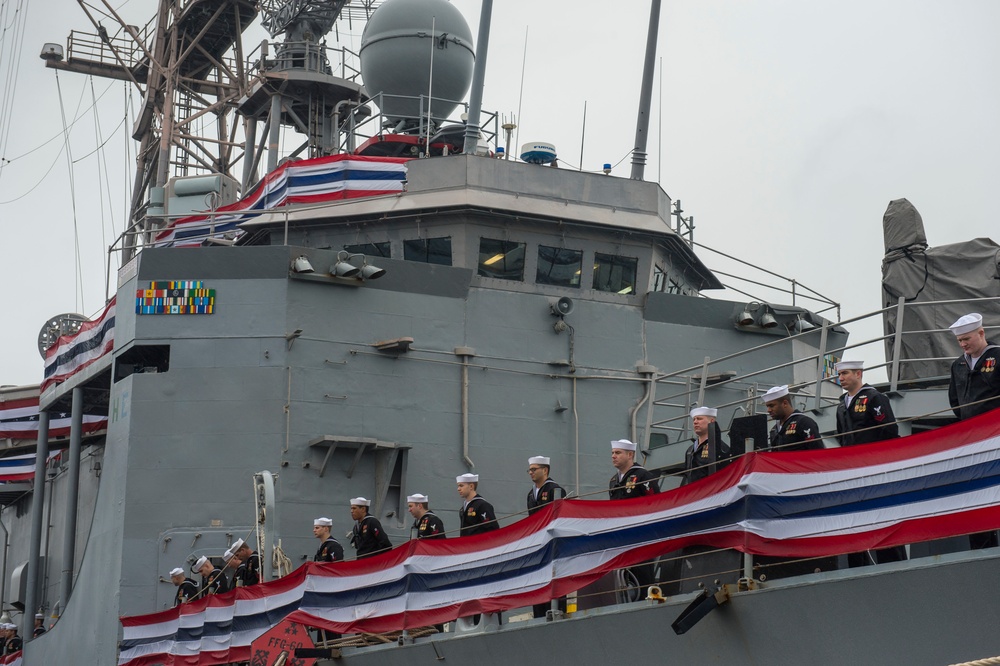 USS Rodney M. Davis decommissions