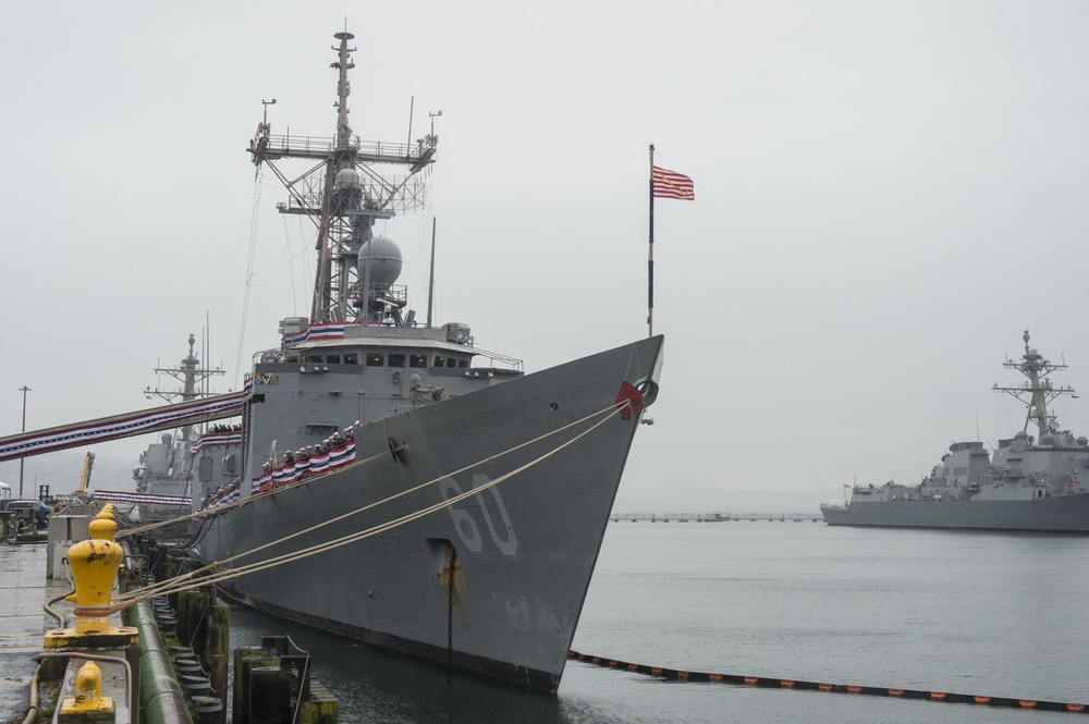 USS Rodney M. Davis decommissions