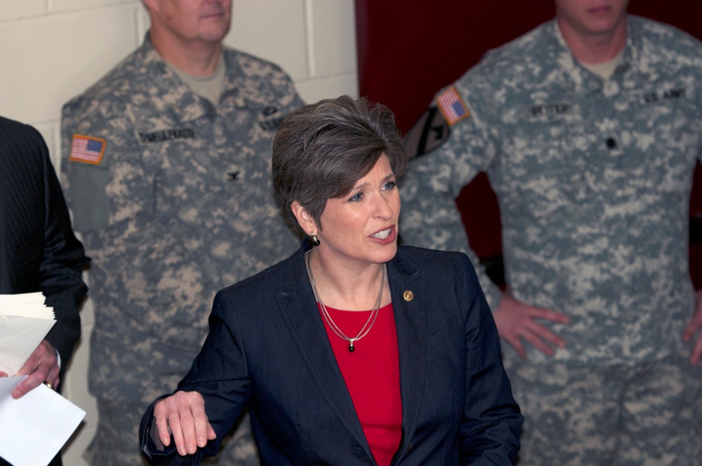Sen. Ernst motivates Iowa Reserve Soldiers