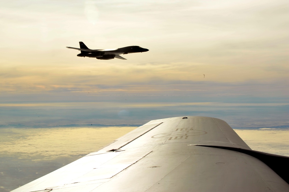 B-1 flying with a KC-135