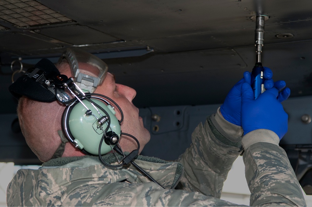 Maintainers show their skills during Dedicated Eagle Keeper competition