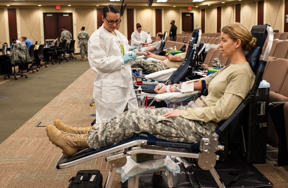 FORSCOM, USARC Soldiers, civilians roll up their sleeves during blood drive