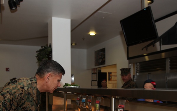 MCICOM Commander and Sgt. Maj. visit MCAS Miramar