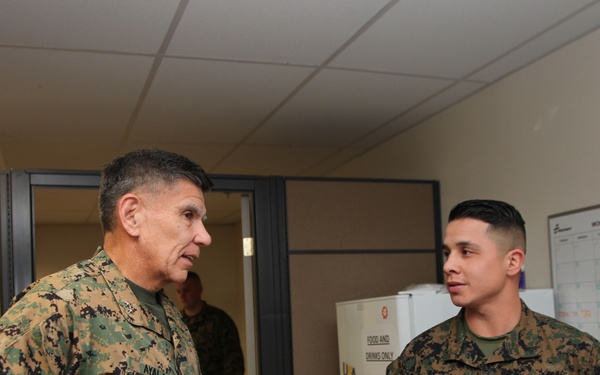 MCICOM Commander and Sgt. Maj. visit MCAS Miramar