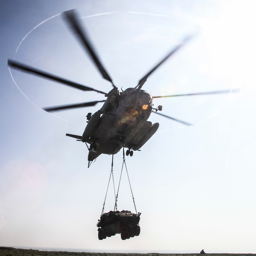 15th MEU Marines conduct external-extract training