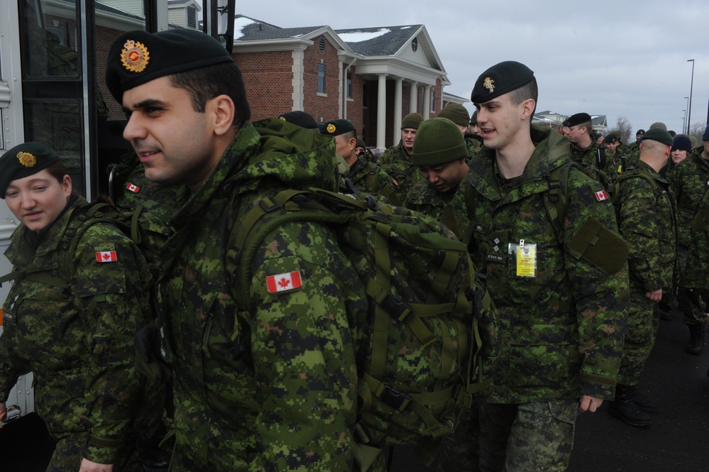 Canadian soldiers arrive for warfighter exercise