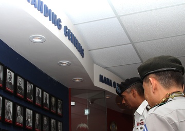 Commander for 2nd Operations Command visits USARPAC