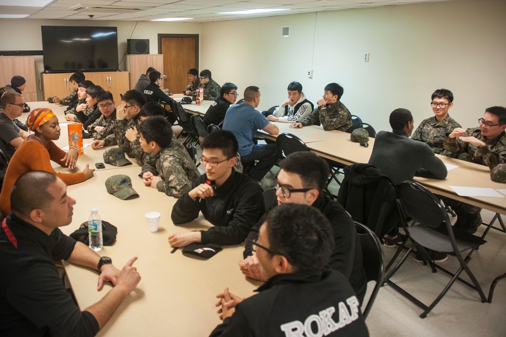 ROKAF, USAF English conversation classes build personal bonds