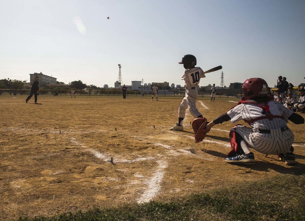 Japanese, American children participate in baseball clinic
