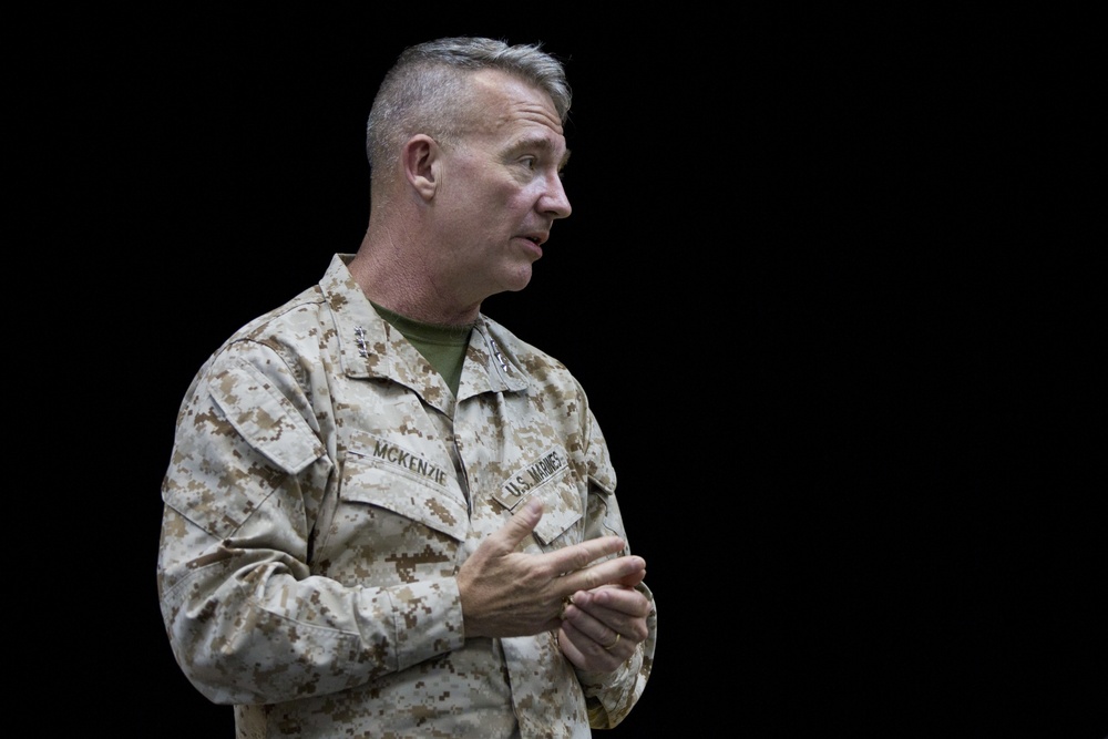 Lt. Gen. McKenzie visits CE MARFOR CENTCOM FWD Marines