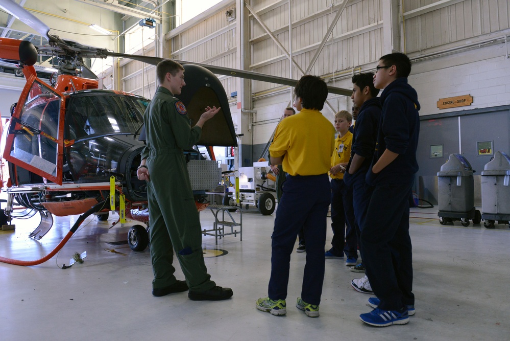 Students tour Air Station New Orleans