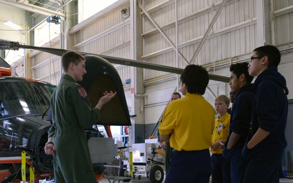 Students tour Air Station New Orleans
