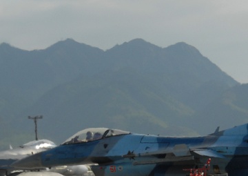 Sentry Aloha pits fighter vs. fighter