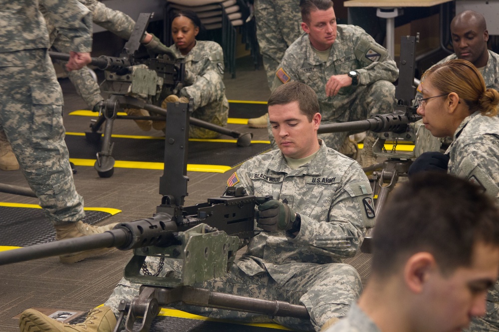 43rd SB master gunner trains Soldiers
