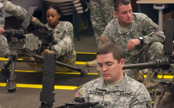 43rd SB master gunner trains Soldiers
