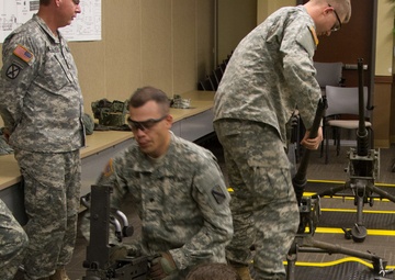 43rd SB master gunner trains Soldiers